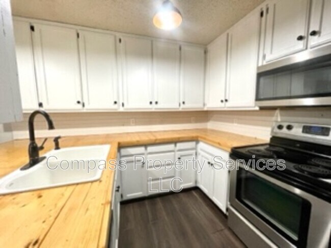 Building Photo - 396 Fernwood Dr