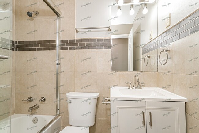 Building Photo - 1851 Longford Dr