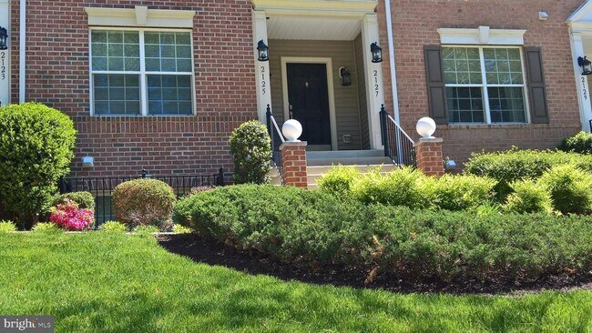 Building Photo - 2125 Hideaway Ct