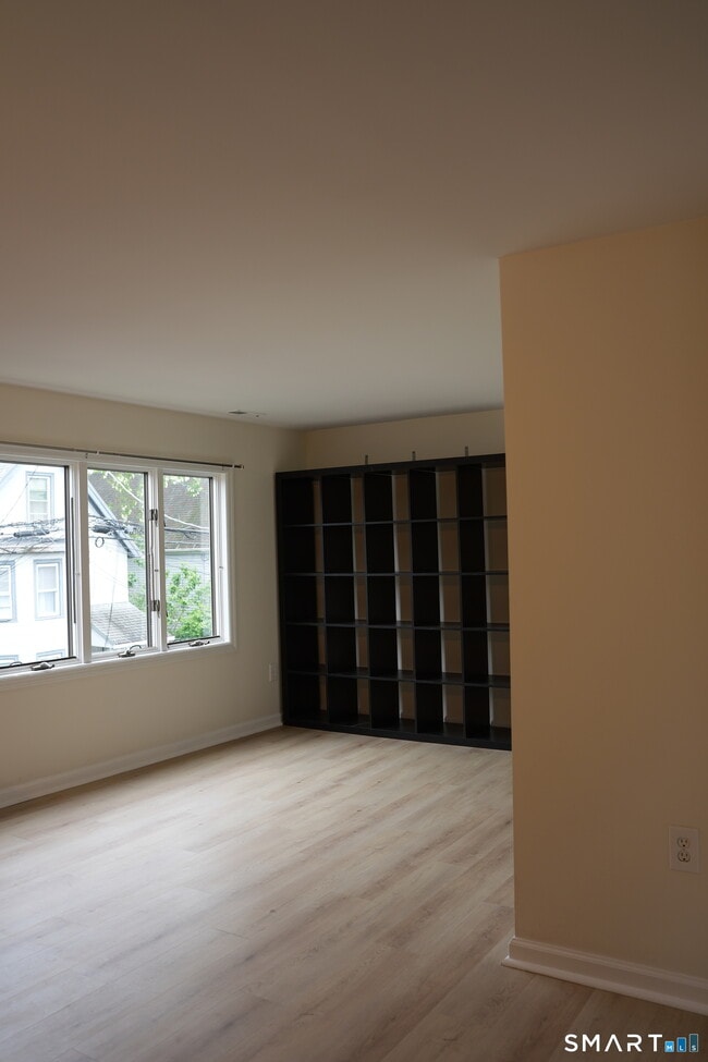 Building Photo - 25-27-27 Jetland Pl