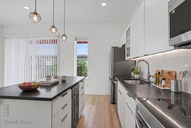 Building Photo - 2217 N Fitzhugh Ave