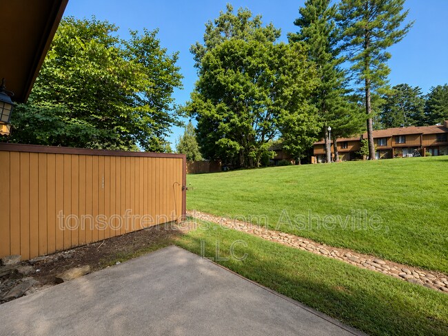 Building Photo - 130 Colony Dr
