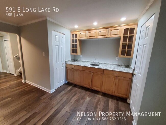 Building Photo - 591 E Long Lake Rd