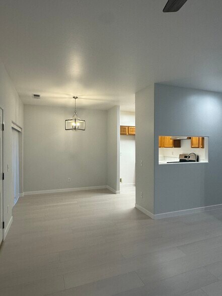 Building Photo - 615 Blue Mountain Way