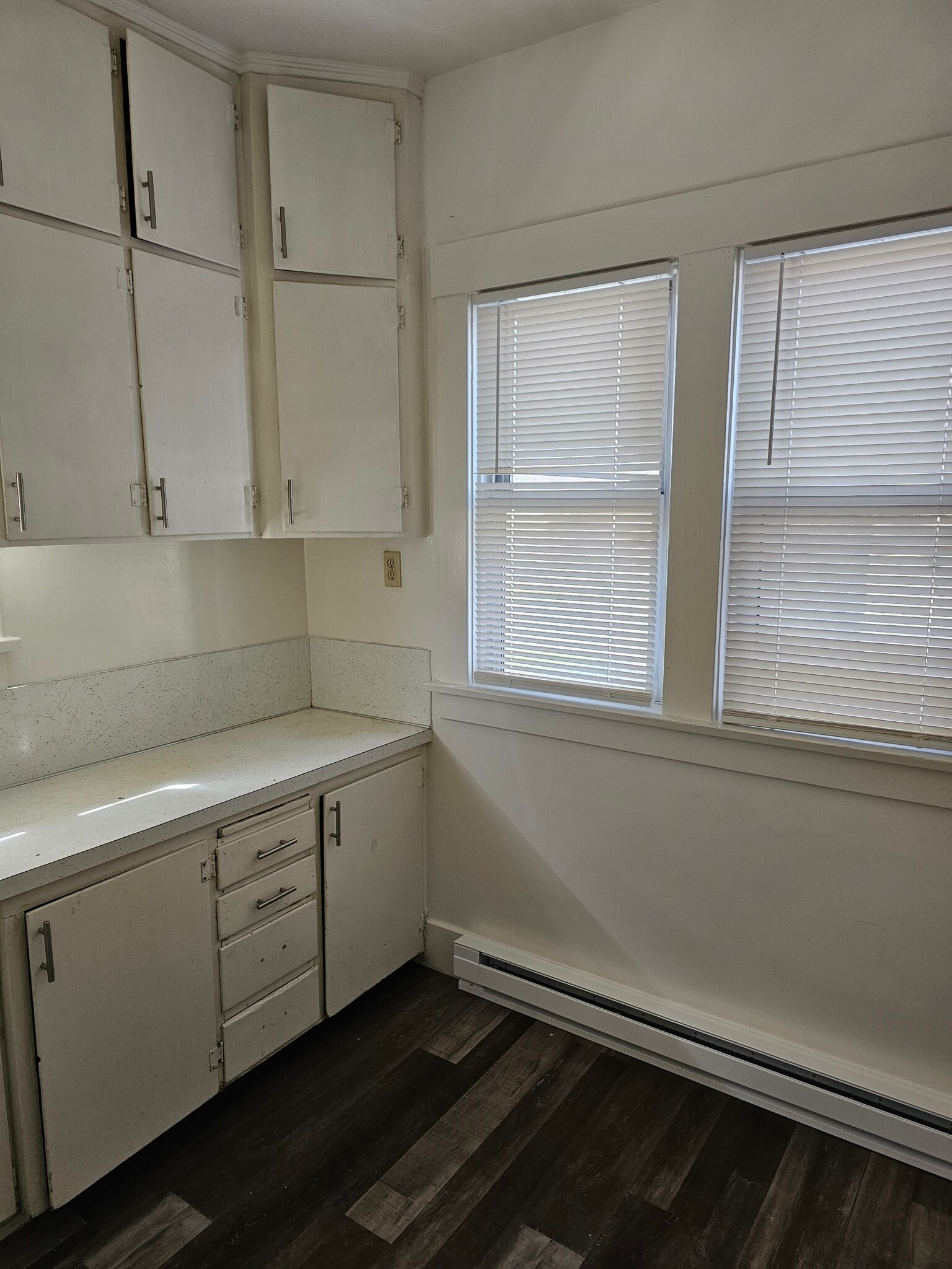 Building Photo - 310 6th St