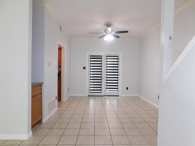 Building Photo - 11710 Southlake Dr