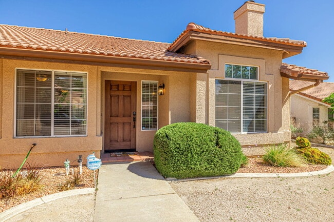 Building Photo - Beautiful 3-Bedroom Home in West Palmdale Community