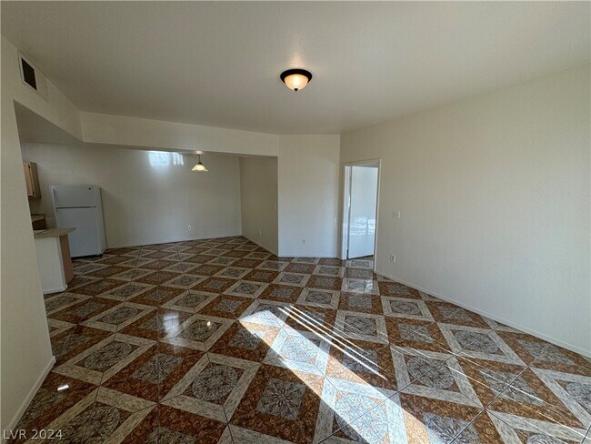 Building Photo - 5655 E Sahara Ave