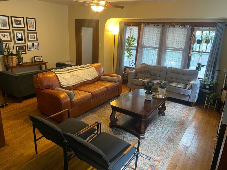 Living room - 3449 N Booth St