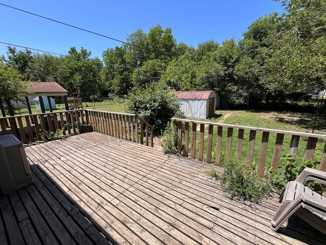 Building Photo - Beautiful 3 Bedroom Home