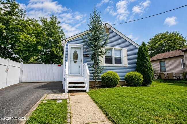 Building Photo - 246 Brookside Ave
