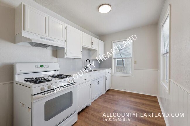 Building Photo - 533 E Boeing Dr