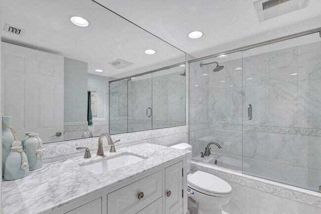 Building Photo - 5420 N Ocean Dr