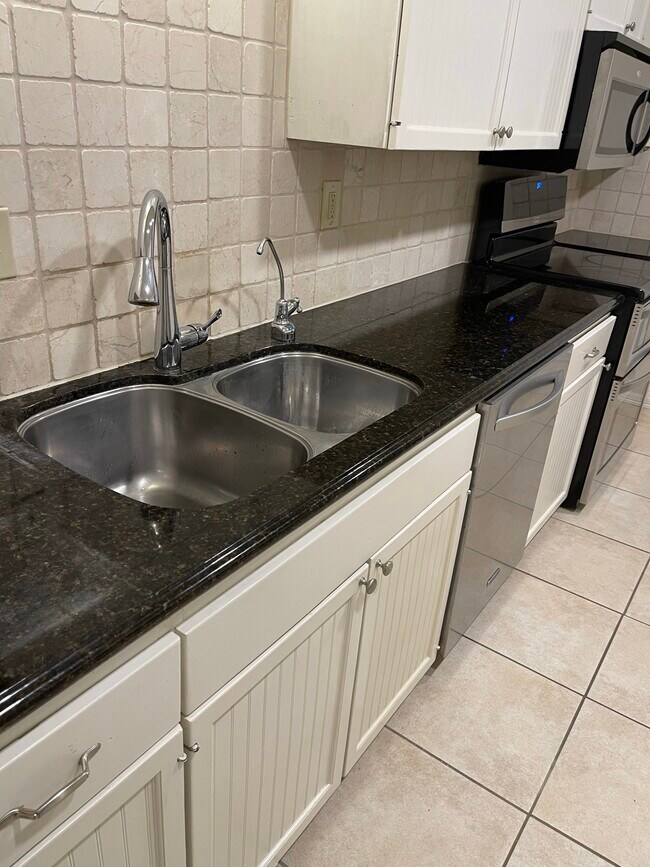 Building Photo - 6452 Olympia Dr