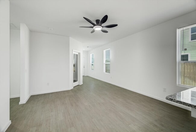 Building Photo - 519 Louis Ln