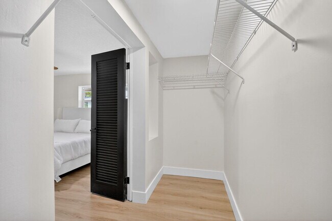 Building Photo - 1221 Singer Dr
