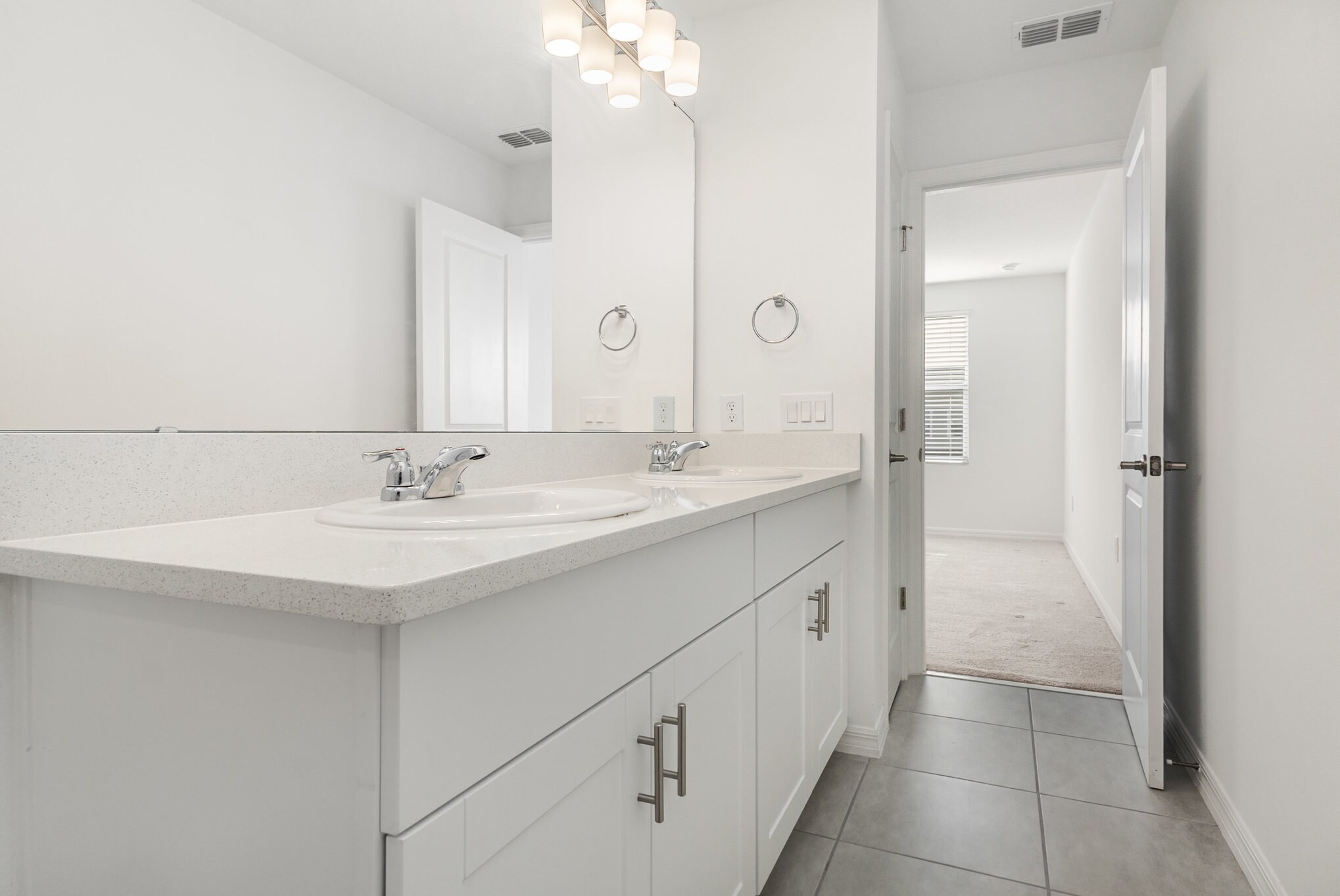 Building Photo - 2037 Viewfinder St