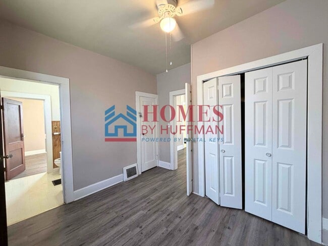 Building Photo - Two Bedroom House | Move in Ready!