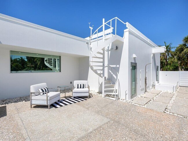 Building Photo - 7647 Sanderling Rd