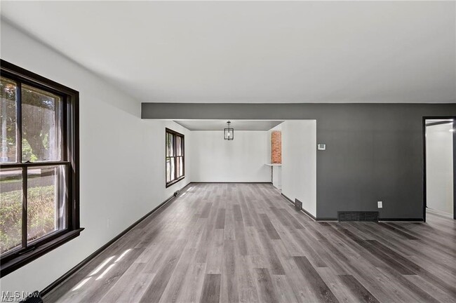 Building Photo - 3024 Warrensville Center Rd