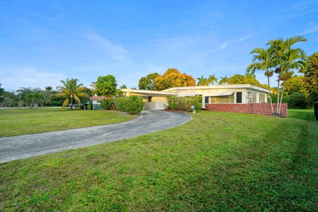 Building Photo - 13945 N Miami Ave