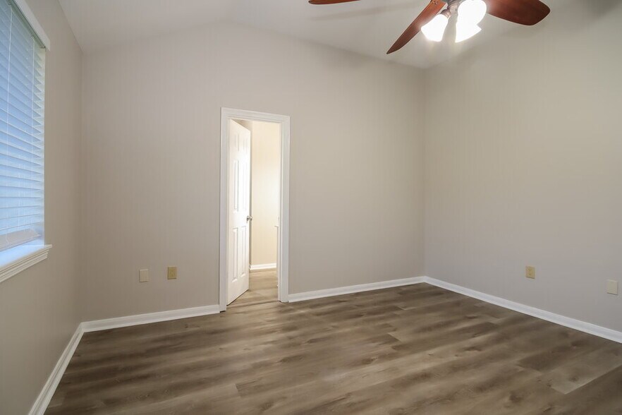 Building Photo - 13553 Miller Ln