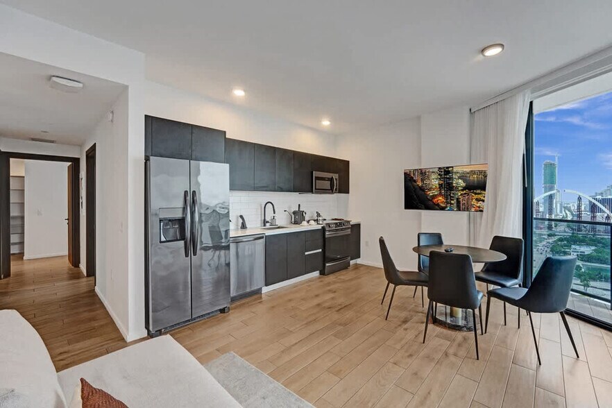 Building Photo - 398 NE 5th St