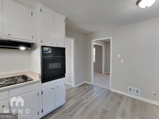 Building Photo - 2945 Botany Dr