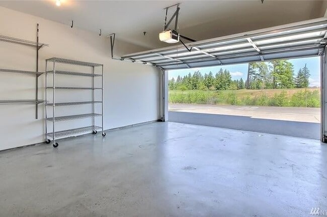 Building Photo - 3 Bedroom Townhome in DuPont