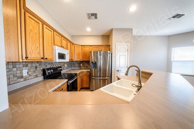 Building Photo - 2085 Alan Ladd Dr