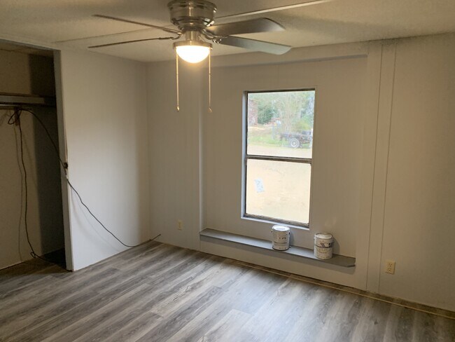Building Photo - 203 W Cayuga St