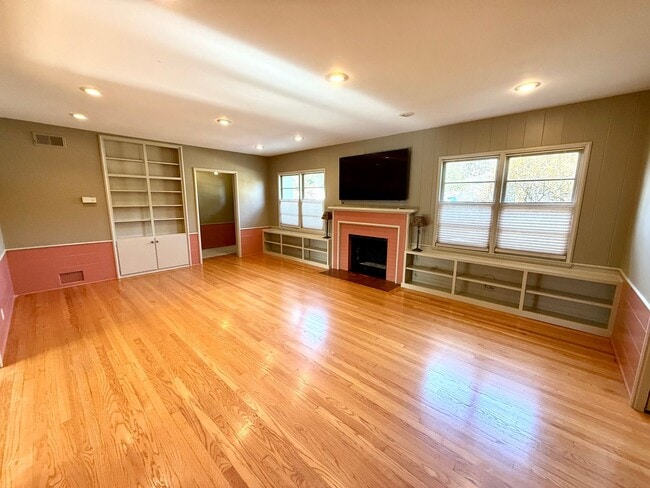 Building Photo - A Hidden Gem in the Heart of Claremont Village