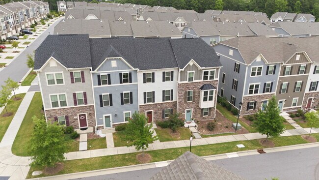 Building Photo - 707 Channing Park Cir