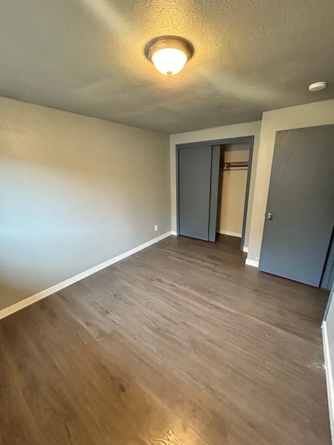 Building Photo - 610 Roeder Ave