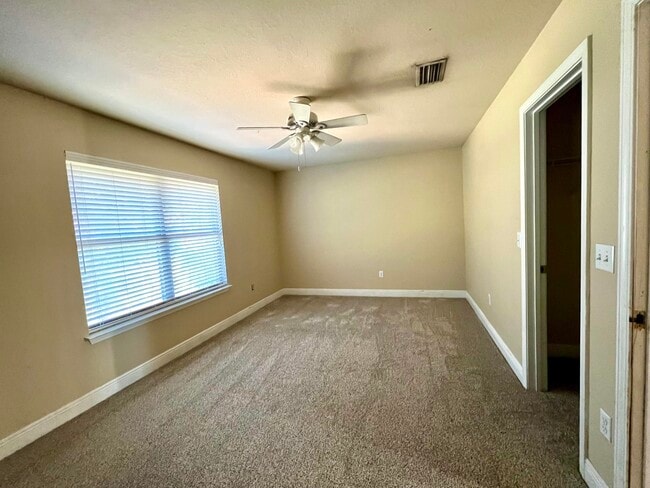 Building Photo - 68 Hemingway Ln