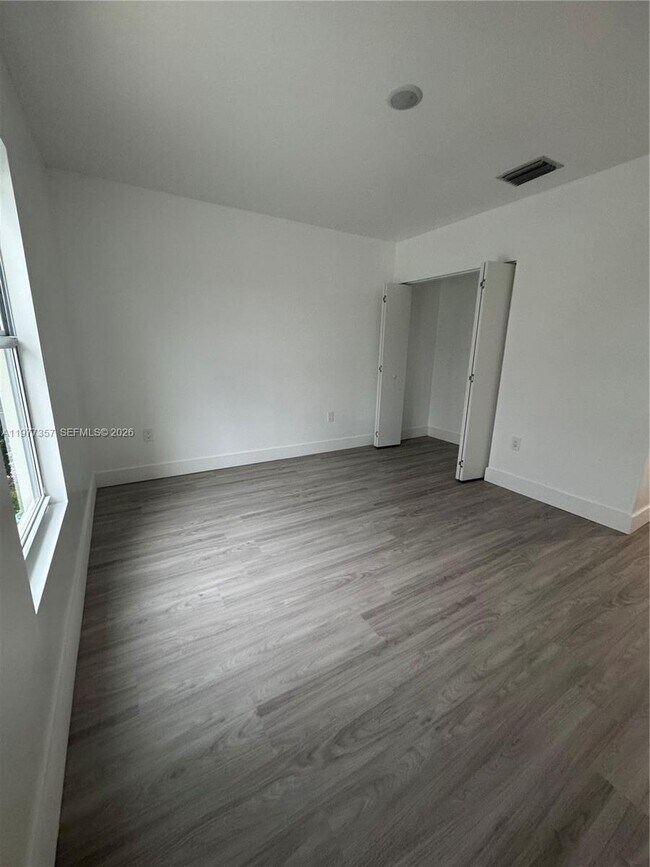 Building Photo - 526 NW 6th St