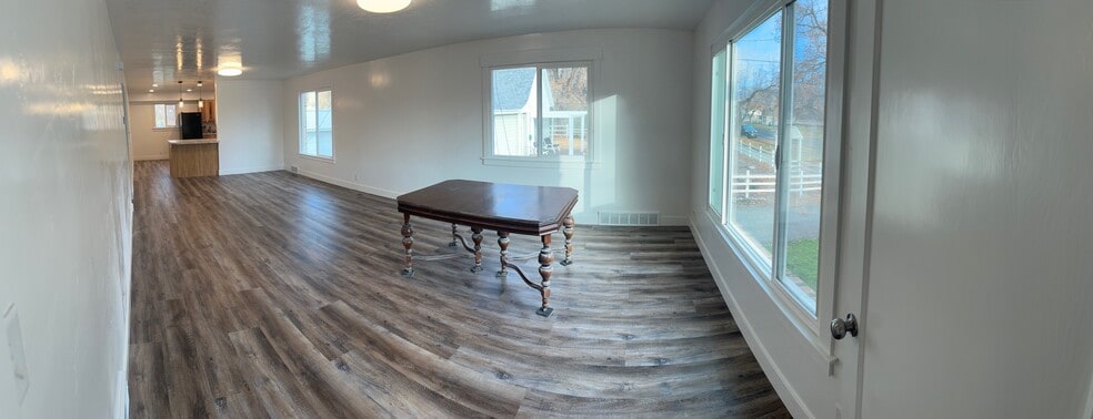 Building Photo - 479 W Center St