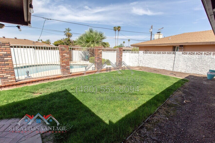 Building Photo - 1110 E Campus Dr