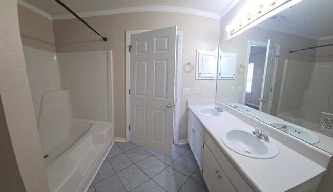 Building Photo - 418 Pristine Water Ln