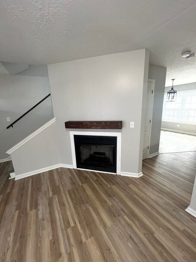 Building Photo - Beautifully renovated 3 bedroom house!