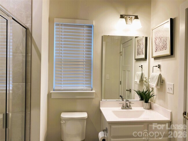 Building Photo - 3163 Streamside Dr