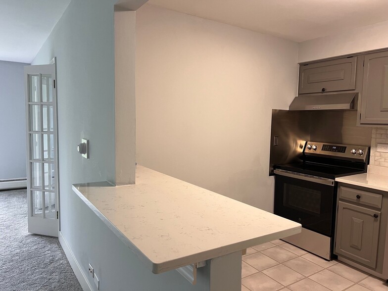 Building Photo - 707 Falcon Dr