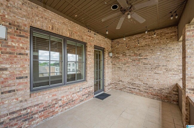 Building Photo - 350 19th St S