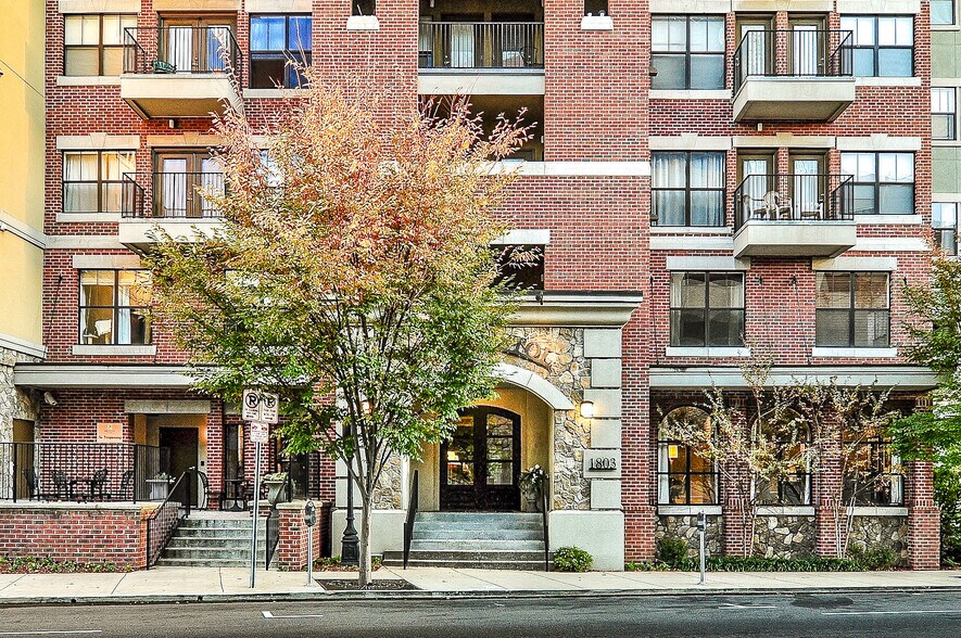 Building Photo - 1803 Broadway