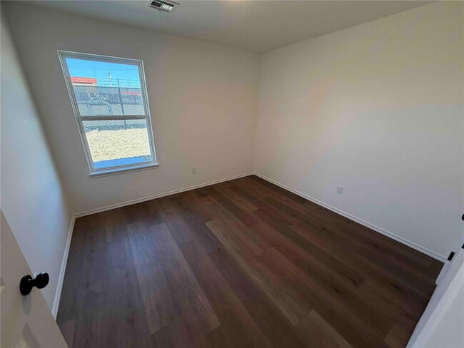 Building Photo - 209 Liam Dr