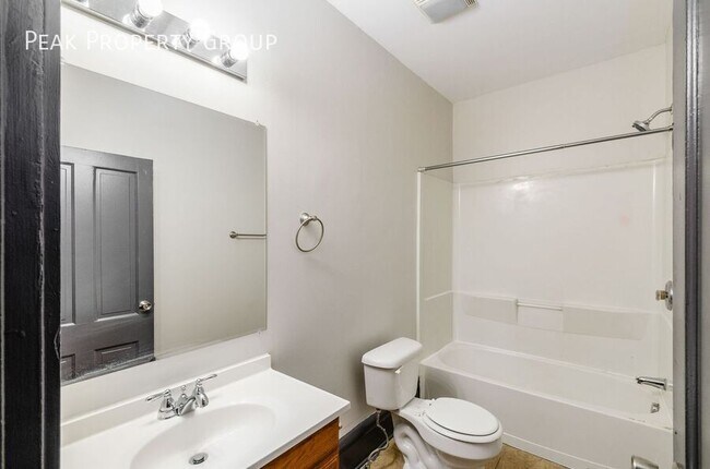 Building Photo - 180-182 W. 8th Avenue-182 W. 8th Avenue