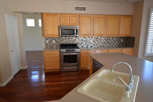 Building Photo - COMING SOON!! 5 bed 3 bath, 3000 + SFT with pool in Carino Estates, Chandler