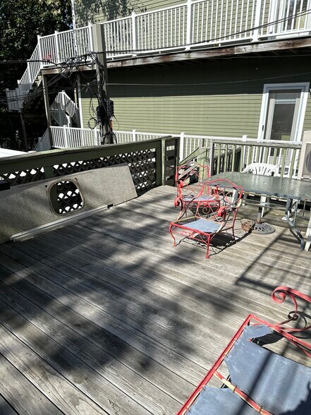 Building Photo - 61 Putnam St