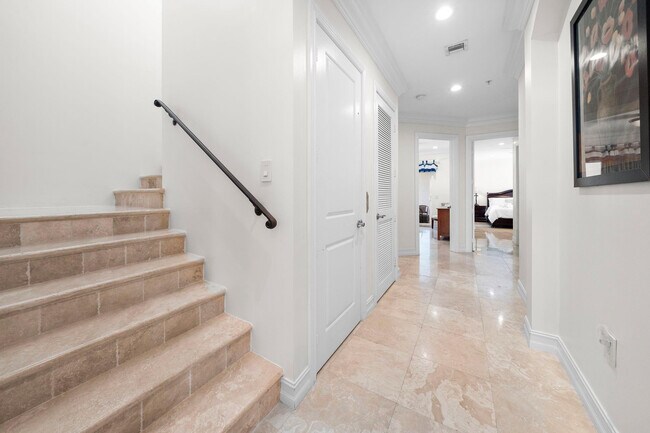 Building Photo - 514 N Birch Rd