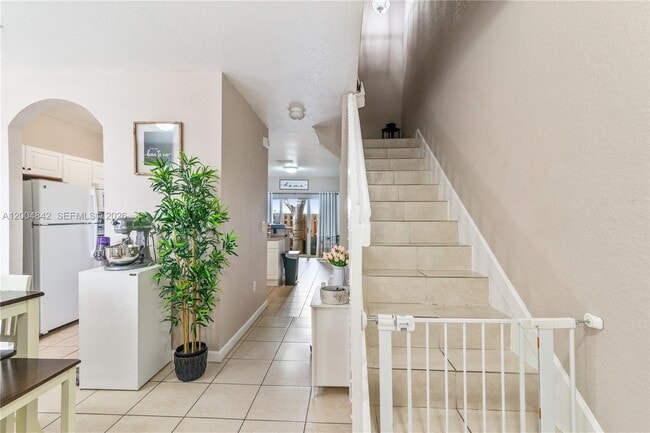 Building Photo - 1420 NE 33rd Ave